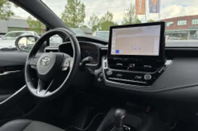 Toyota Corolla (2024) thumbnail 3