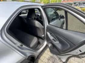 Toyota Yaris Cross (2024) thumbnail 59