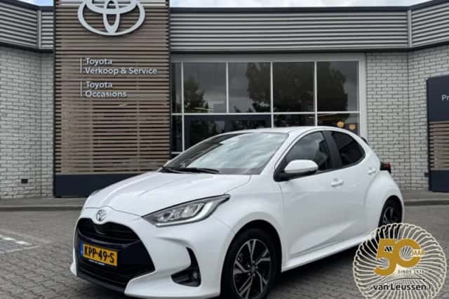 Toyota Yaris (2025) thumbnail 1