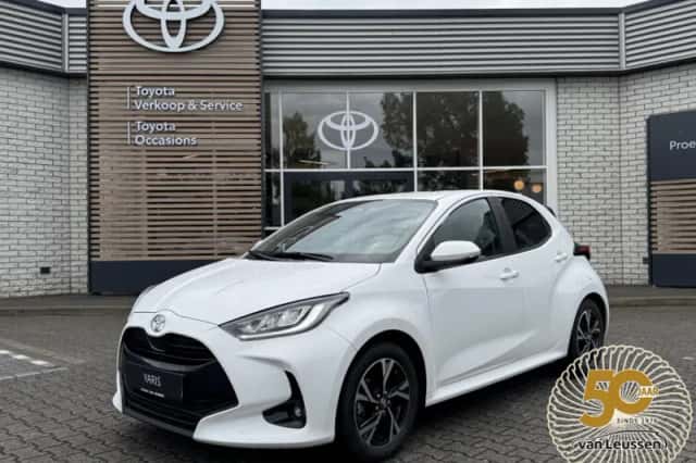 Toyota Yaris (2025) thumbnail 1