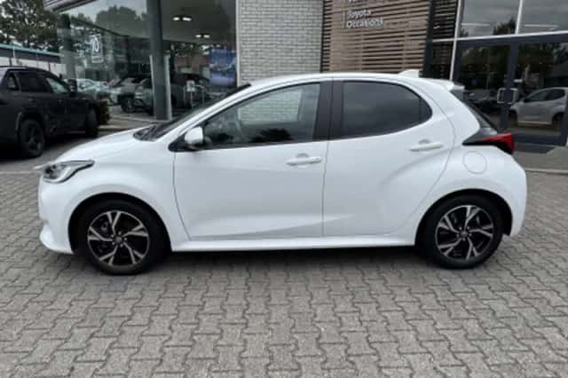 Toyota Yaris (2025) thumbnail 2