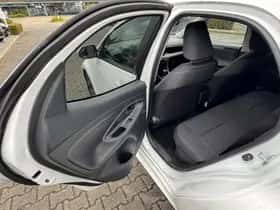 Toyota Yaris (2025) thumbnail 21