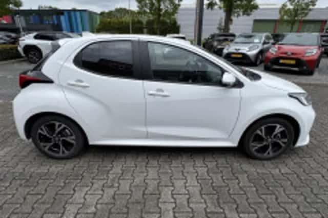 Toyota Yaris (2025) thumbnail 4