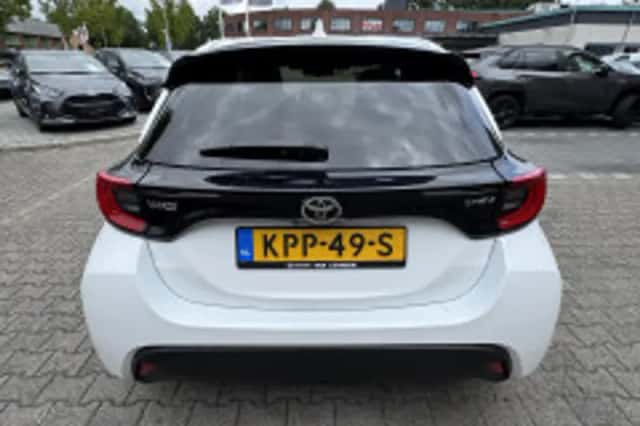 Toyota Yaris (2025) thumbnail 4