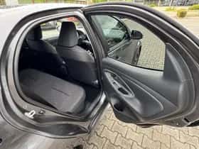 Toyota Yaris (2025) thumbnail 23