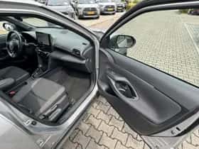 Toyota Yaris Cross (2025) thumbnail 24