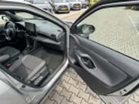 Toyota Yaris Cross (2025) thumbnail 57