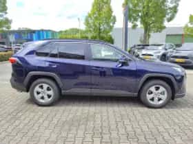 Toyota RAV4 (2021) thumbnail 5