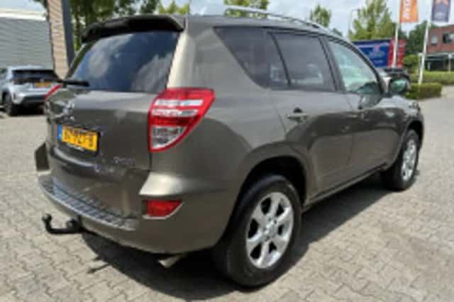 Toyota RAV4 (2011) thumbnail 3