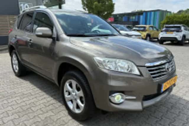 Toyota RAV4 (2011) thumbnail 4