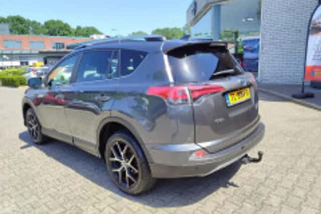 Toyota RAV4 (2018) thumbnail 3
