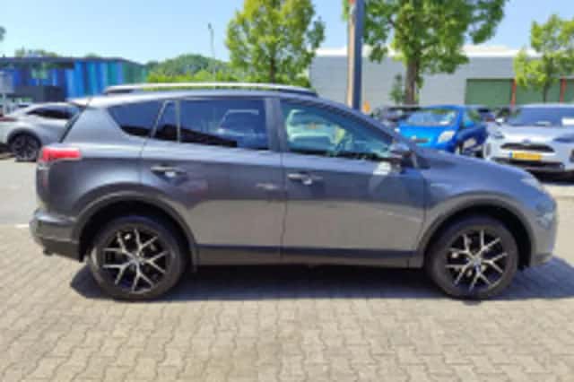 Toyota RAV4 (2018) thumbnail 5