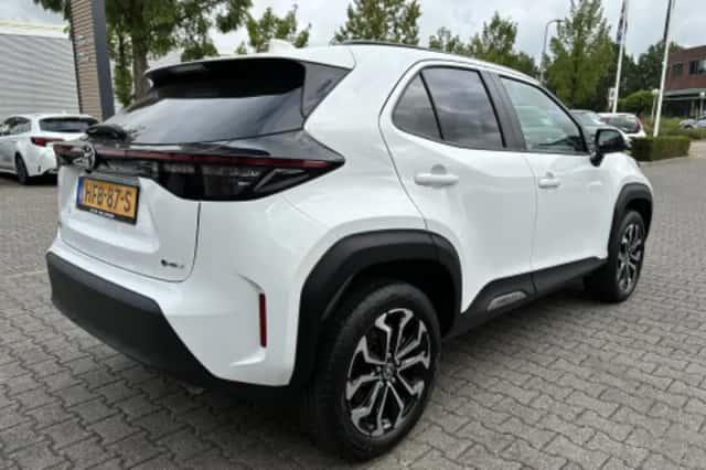 Toyota Yaris Cross (2025) thumbnail 2