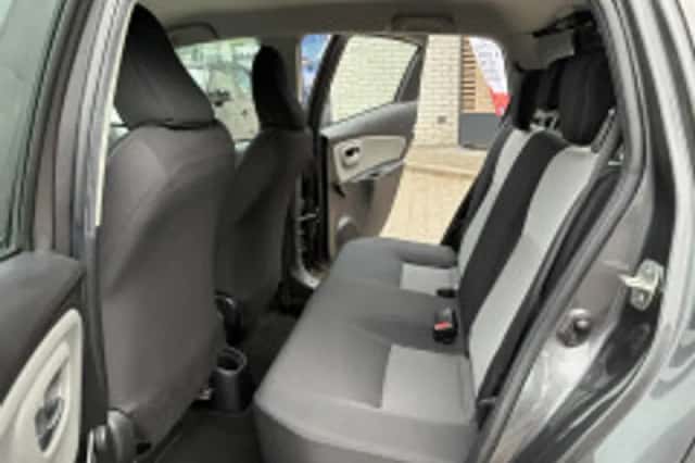 Toyota Yaris (2017) thumbnail 4