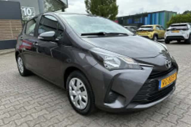 Toyota Yaris (2017) thumbnail 6