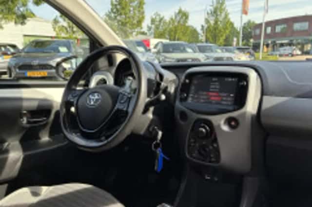 Toyota Aygo (2019) thumbnail 3
