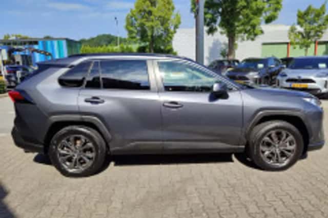 Toyota RAV4 (2023) thumbnail 6