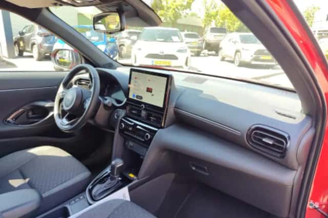 Toyota Yaris Cross (2025) thumbnail 2