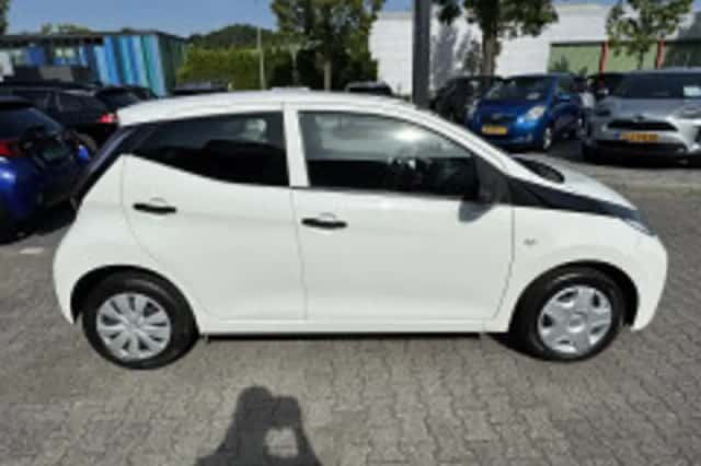 Toyota Aygo (2018) thumbnail 6