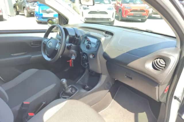 Toyota Aygo (2021) thumbnail 2