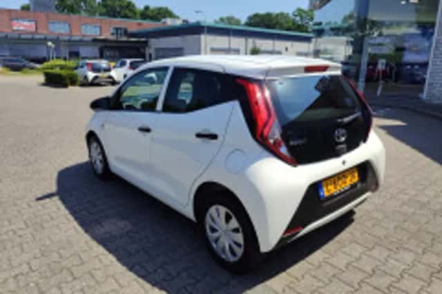 Toyota Aygo (2021) thumbnail 3