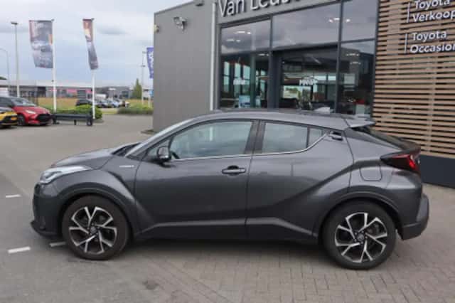Toyota C hr (2021) thumbnail 2