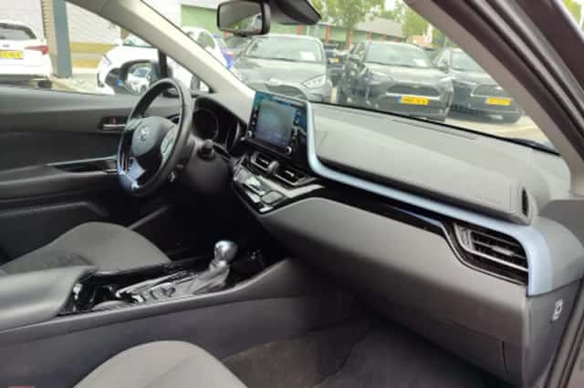 Toyota C hr (2021) thumbnail 2
