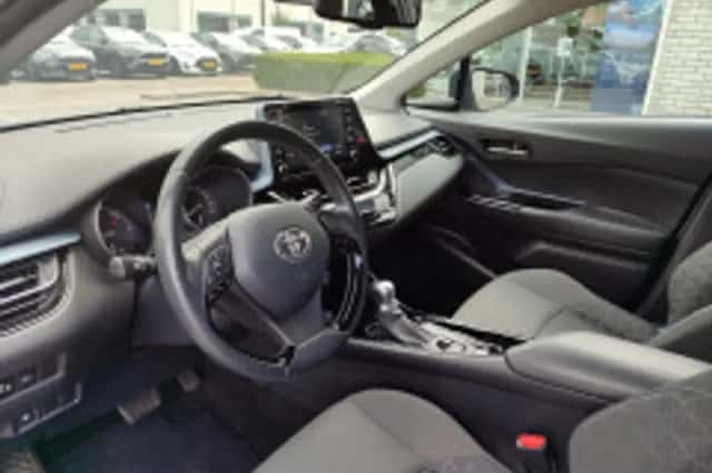 Toyota C hr (2021) thumbnail 5