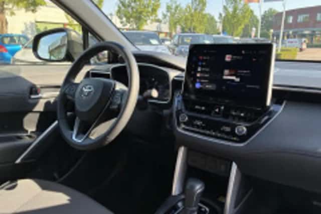 Toyota Corolla (2025) thumbnail 3