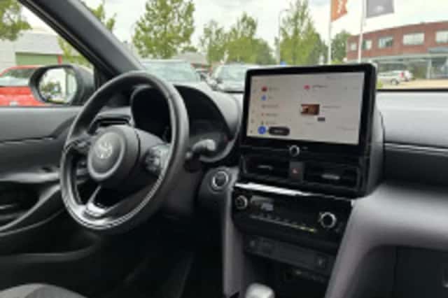 Toyota Yaris Cross (2025) thumbnail 3