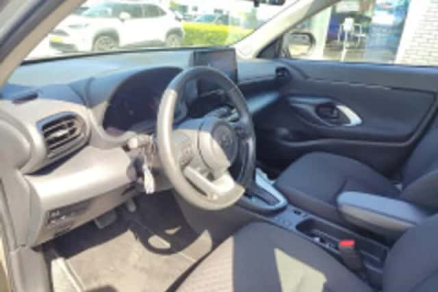 Toyota Yaris Cross (2025) thumbnail 4