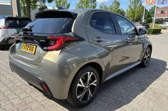 Toyota Yaris (2024) thumbnail 2