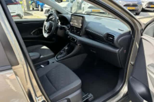 Toyota Yaris (2024) thumbnail 4