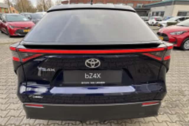Toyota bZ4X (2026) thumbnail 6