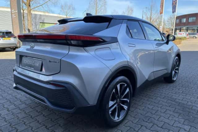 Toyota C hr (2026) thumbnail 2