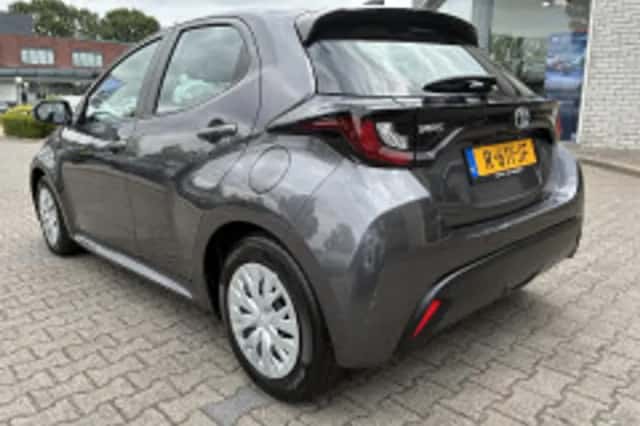 Toyota Yaris (2022) thumbnail 6