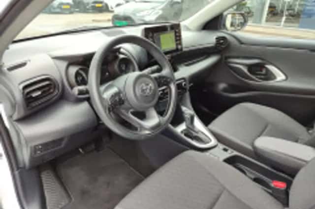 Toyota Yaris (2021) thumbnail 5
