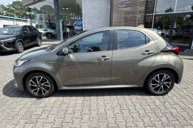 Toyota Yaris (2020) thumbnail 2