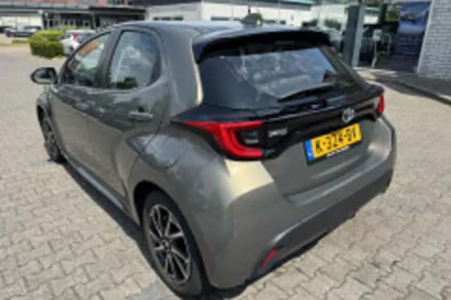 Toyota Yaris (2020) thumbnail 3