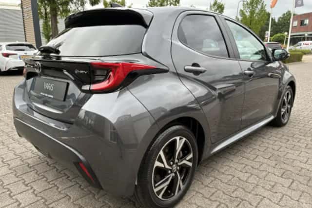 Toyota Yaris (2025) thumbnail 2