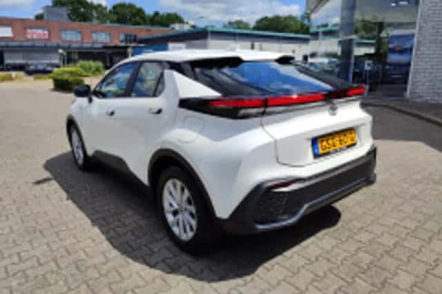 Toyota C hr (2024) thumbnail 3