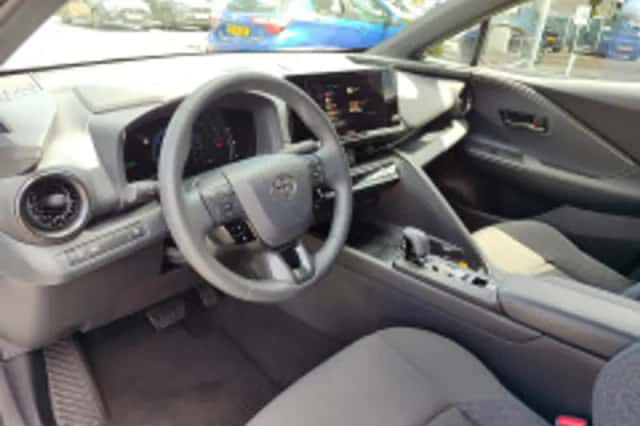 Toyota C hr (2024) thumbnail 4