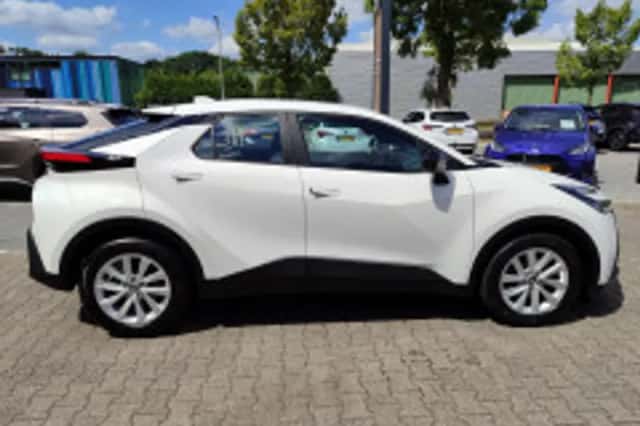 Toyota C hr (2024) thumbnail 6