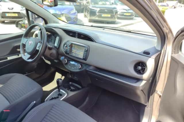 Toyota Yaris (2019) thumbnail 2