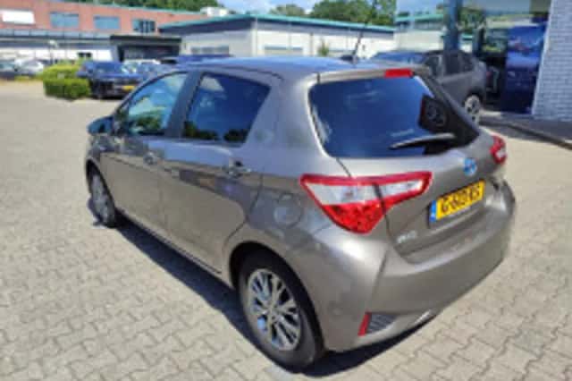 Toyota Yaris (2019) thumbnail 3