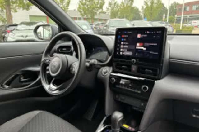 Toyota Yaris Cross (2025) thumbnail 3