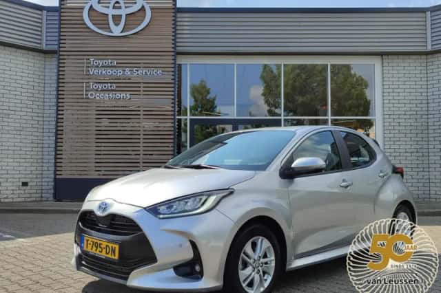 Toyota Yaris (2023) thumbnail 1
