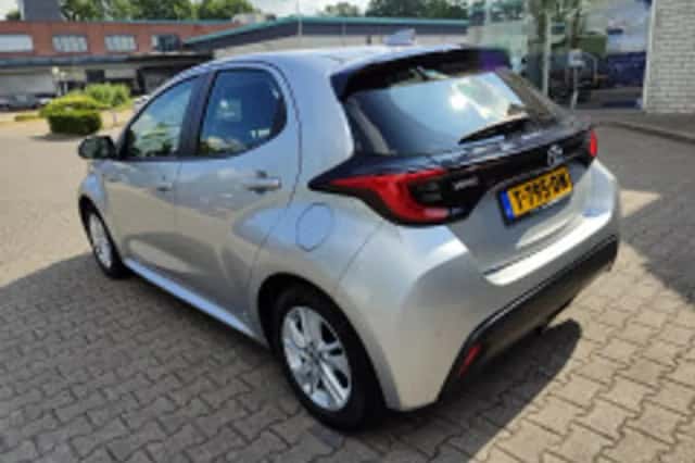 Toyota Yaris (2023) thumbnail 4