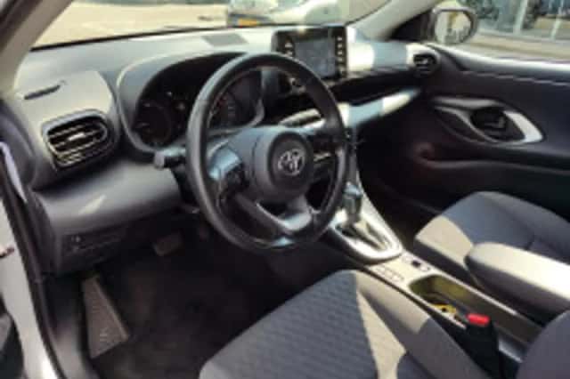 Toyota Yaris (2023) thumbnail 5