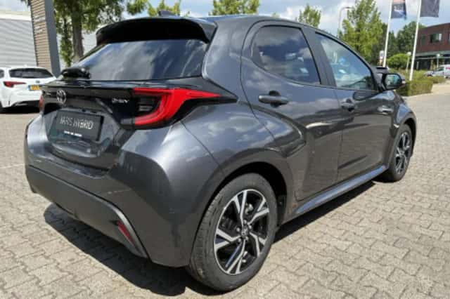 Toyota Yaris (2024) thumbnail 2